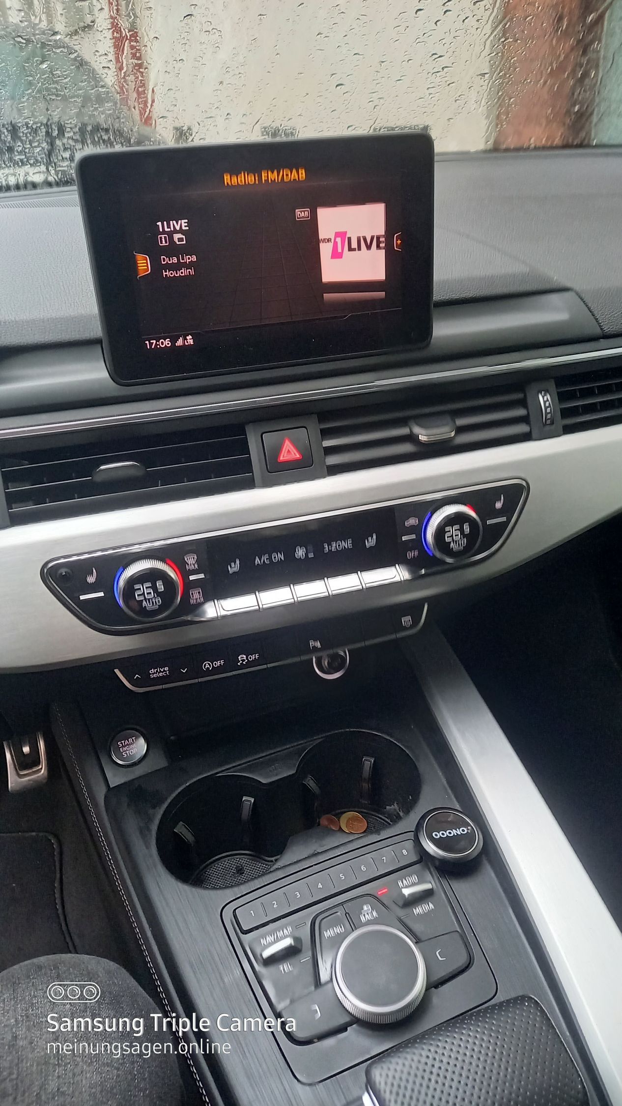 Audi A5-Baujahr 2019-Weiß-Display Navi-Knöpfe Lüftung Klima-Display