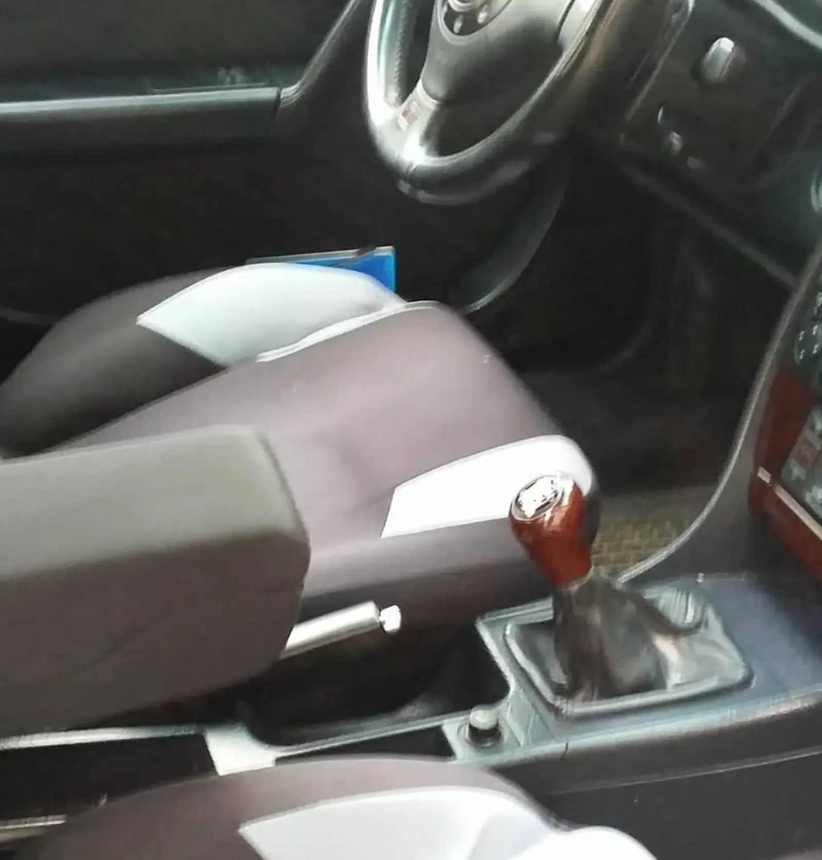 Audi A6-C4-Baujahr 1996-Innen Sitze-Schalthebel