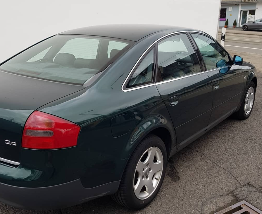 Audi A6-C5-Baujahr 2000-Grün-Beifahrerseite-Heck