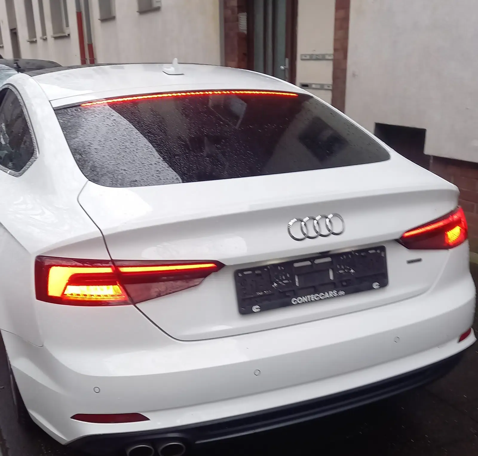 Audi A5-Baujahr 2019-Weiß-Heck-Rückleute