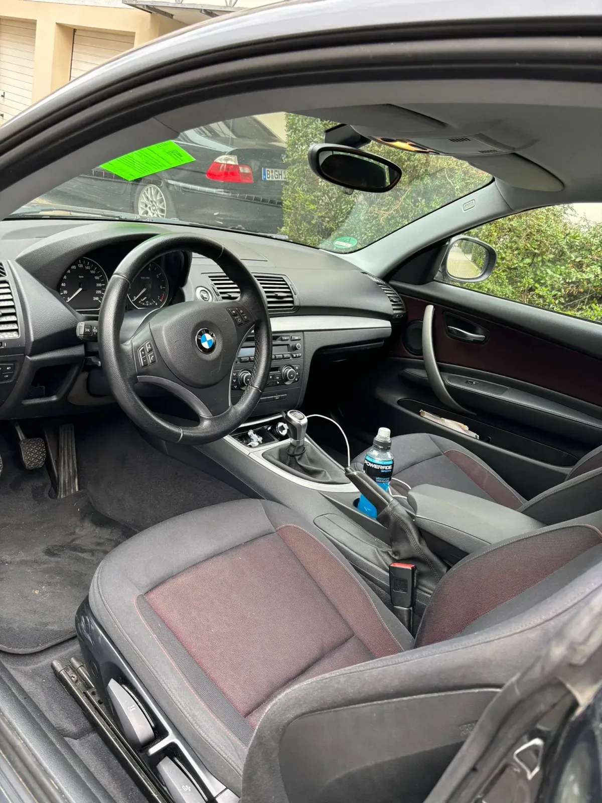 BMW 118i Schwarz Baujahr 2008 - Innenraum Lenker - Sitze 