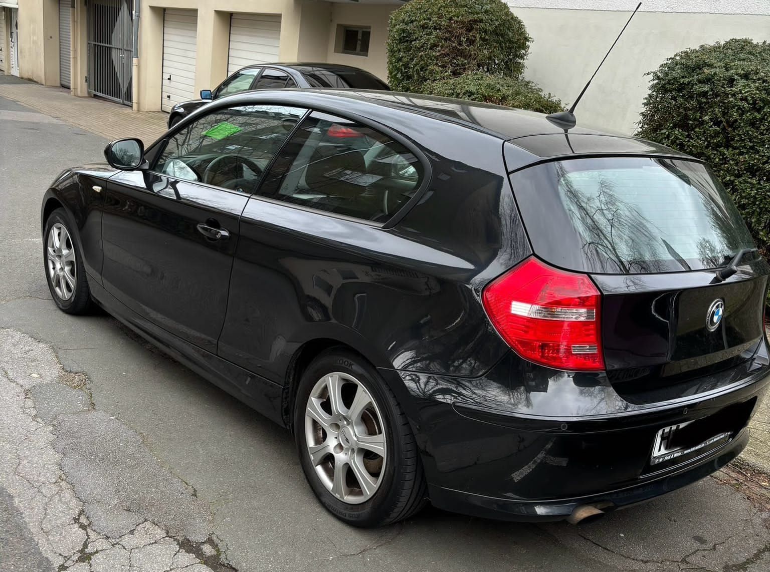 BMW 118i Coupe Schwarz Baujahr 2008 Fahrerseite