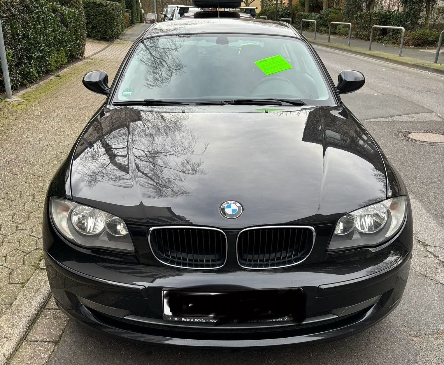 BMW 118i Coupe Schwarz Baujahr 2008 Front