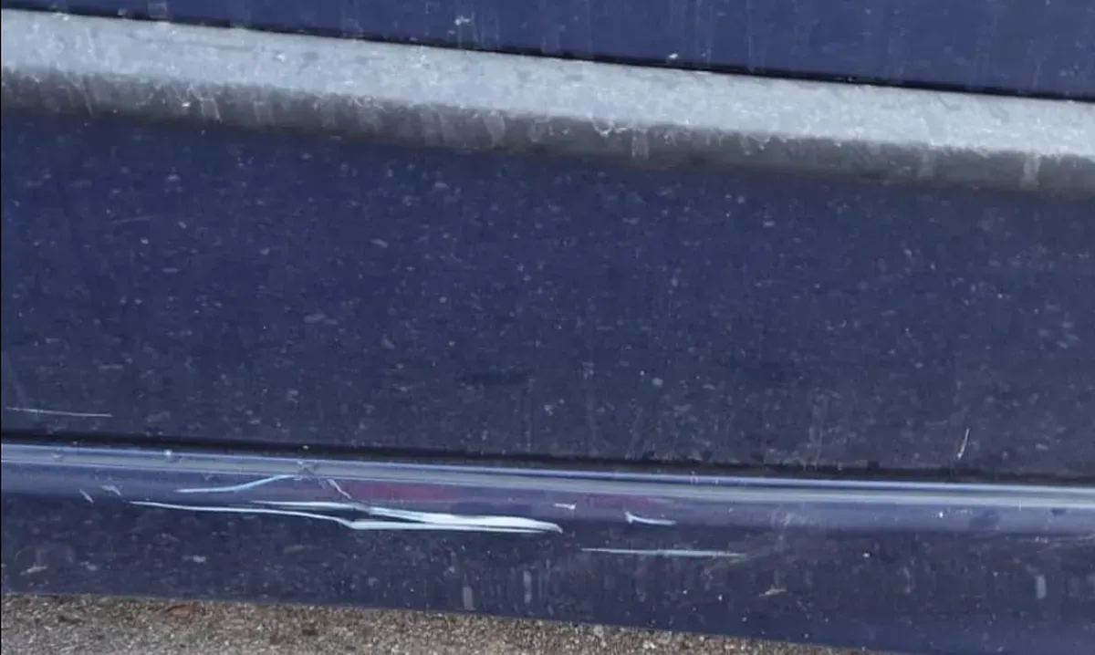 BMW 318i Cabrio Blau – Baujahr 1996 - Beule am Schweller Beifahrerseite