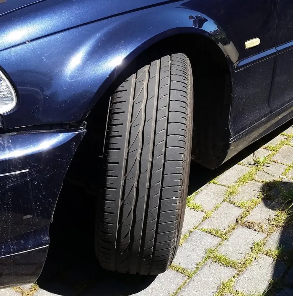 BMW 318i Blau Baujahr 2000 - Front  - Rad