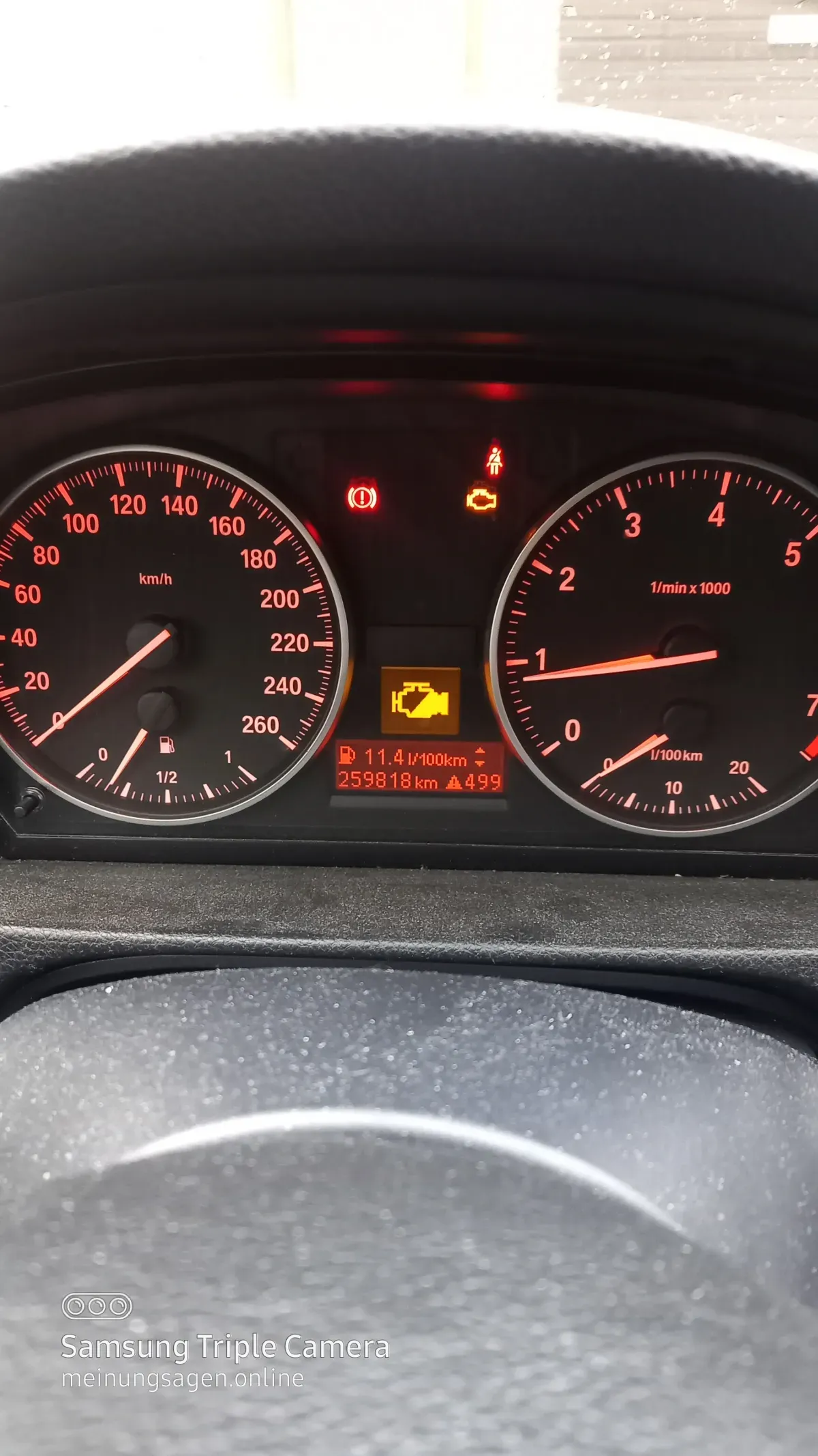 BMW 320i Limousine Silber – Baujahr 2008 –Innenraum Display zeigt Störung 