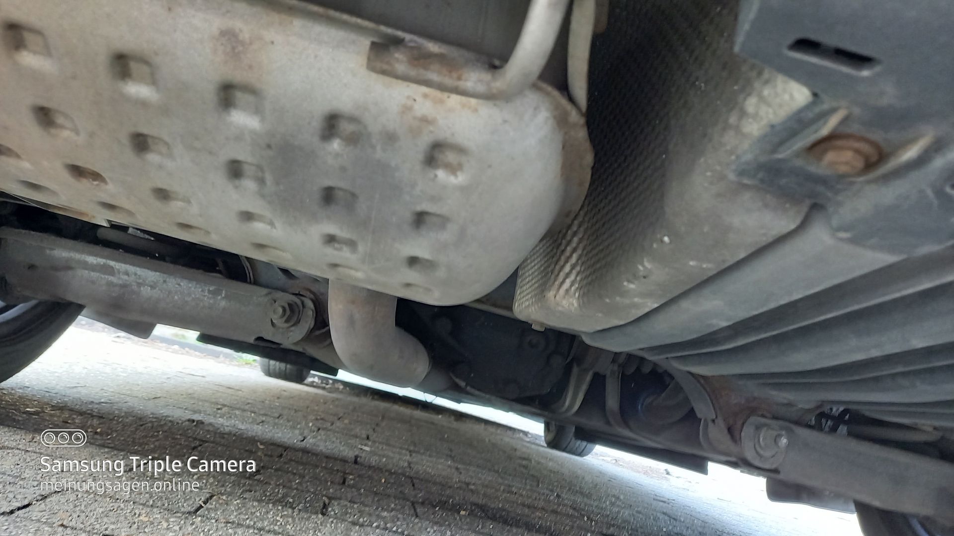 BMW 320i Limousine Baujahr 2008-Unterboden-Auspuff-Auspuff