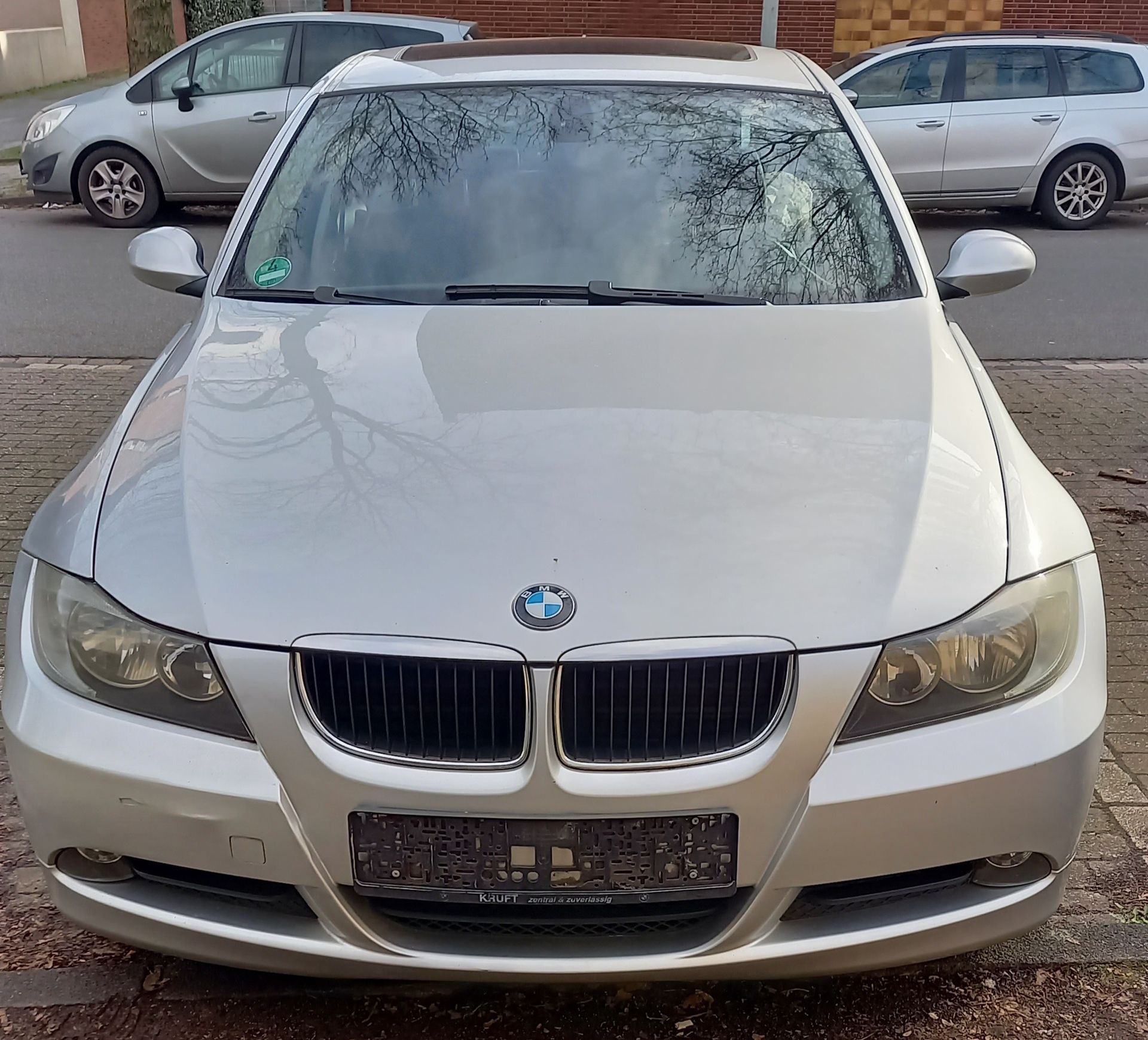 BMW 320i Limousine Silber Baujahr 2008 Frontansicht
