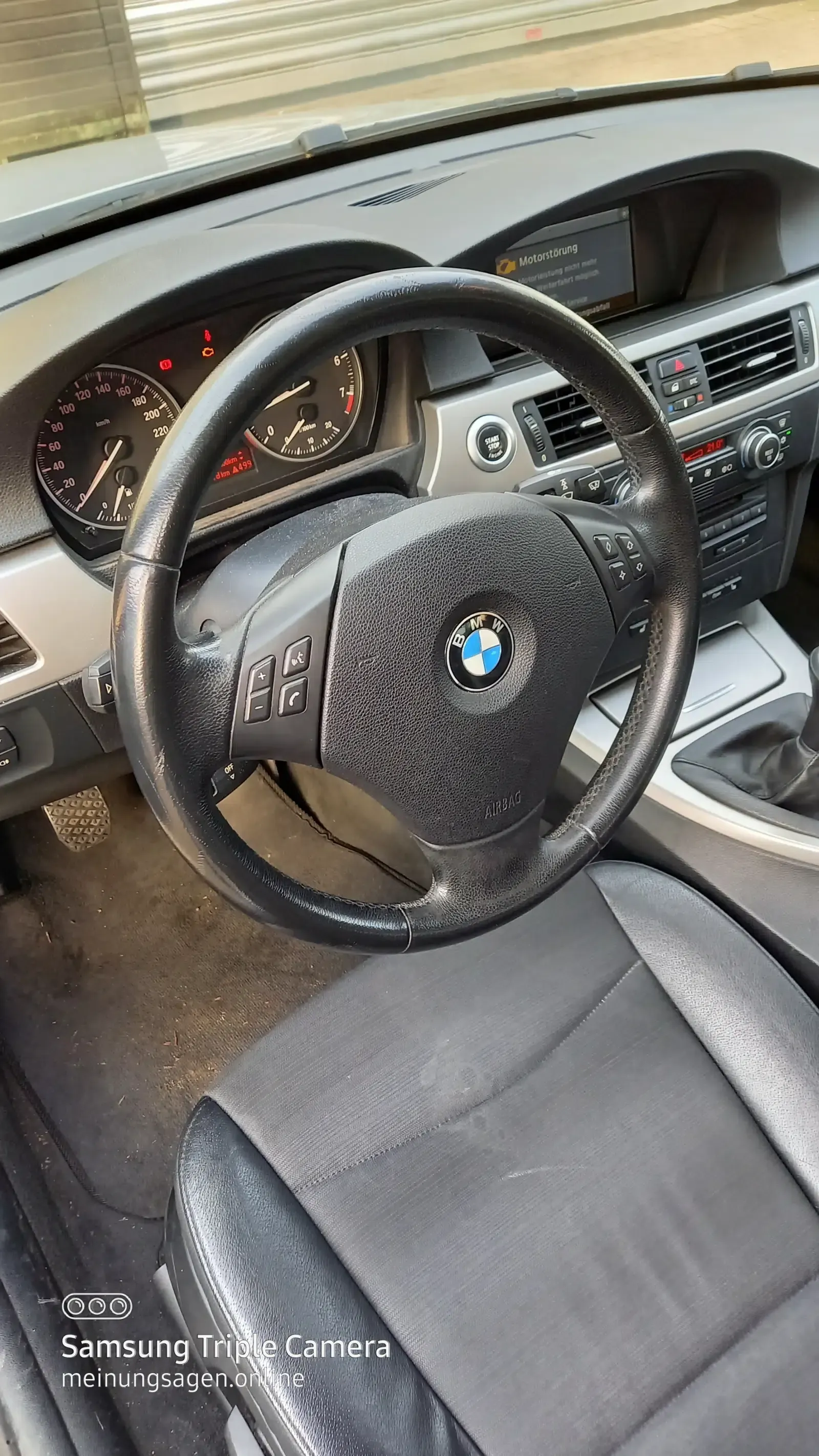 BMW 320i Limousine Silber Baujahr 2008 Lenkrad Fahrersitz Teilleder