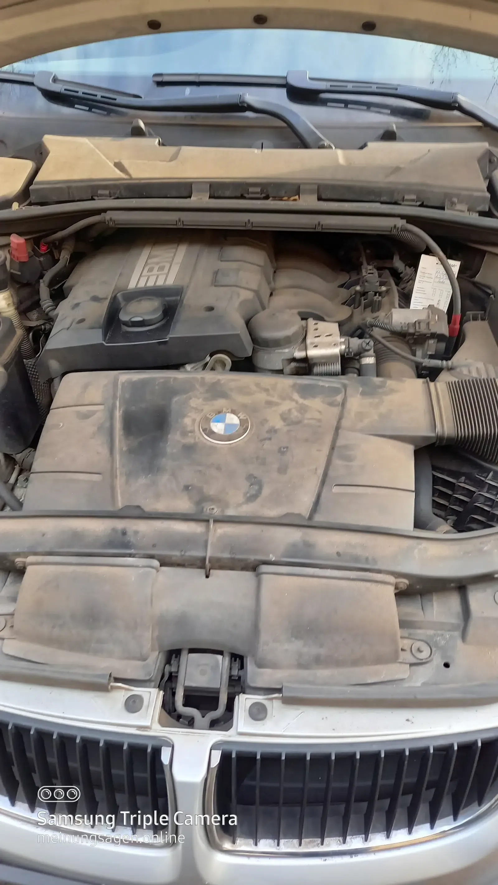 BMW 320i Limousine Silber Baujahr 2008 Motorraum