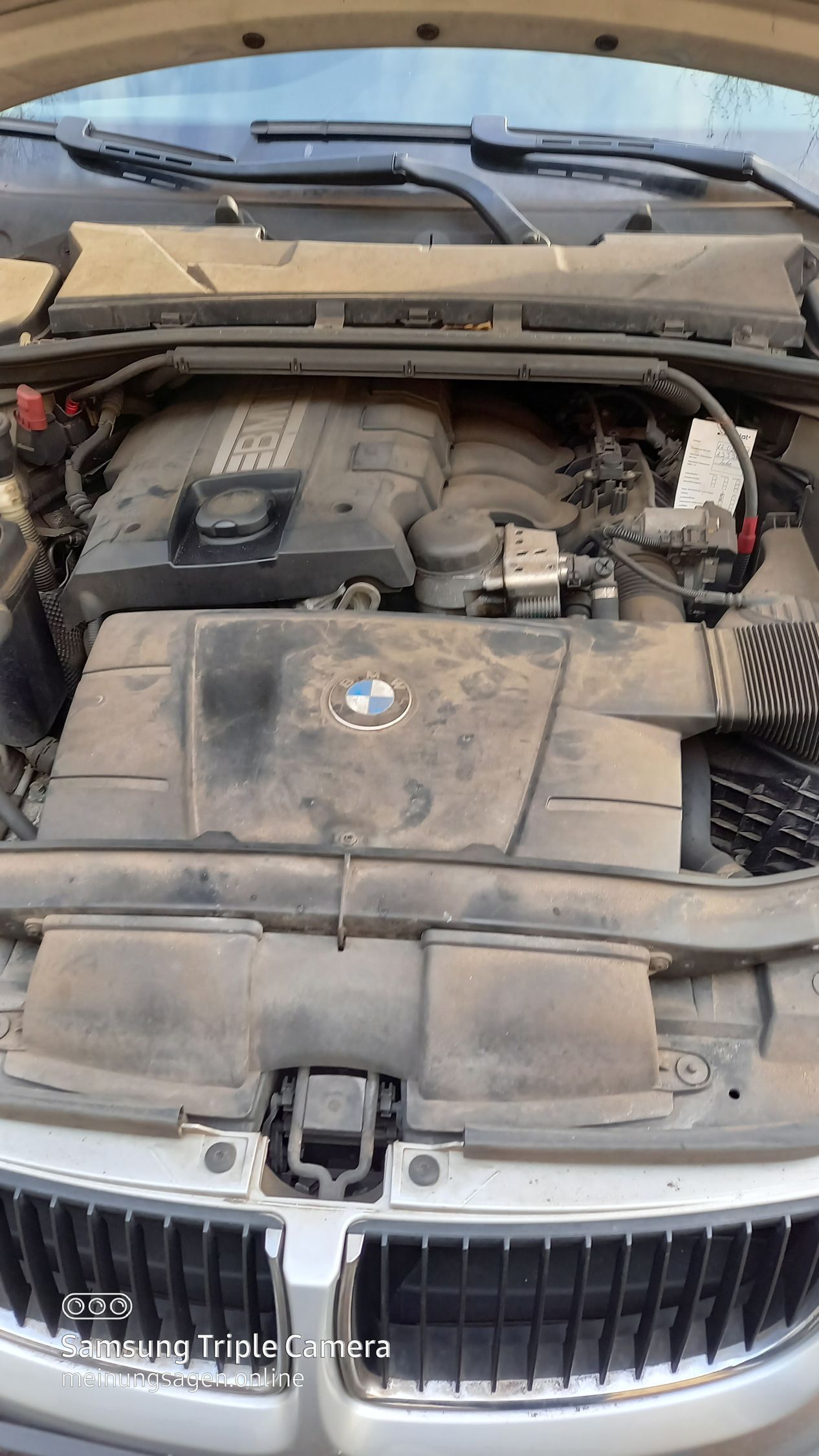 BMW 320i Limousine Silber Baujahr 2008 Motorraum
