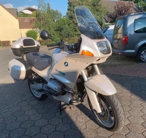BMW Motorrad RS 1100 Baujahr 1995 Fronansicht mit Koffer
