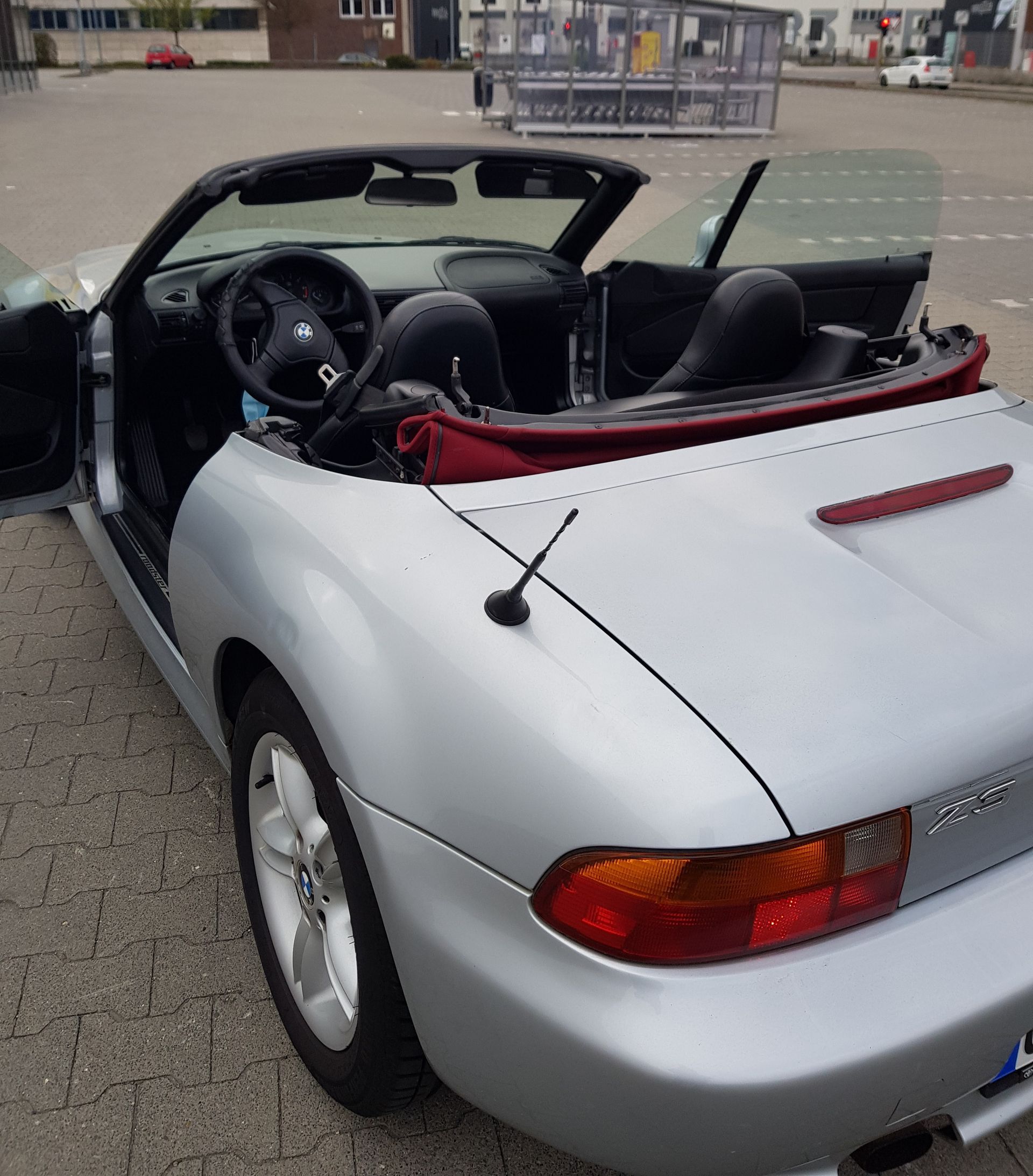BMW Z3 Roadster Cabrio Silber Baujahr 1999 Fahrerseite Heck Offen