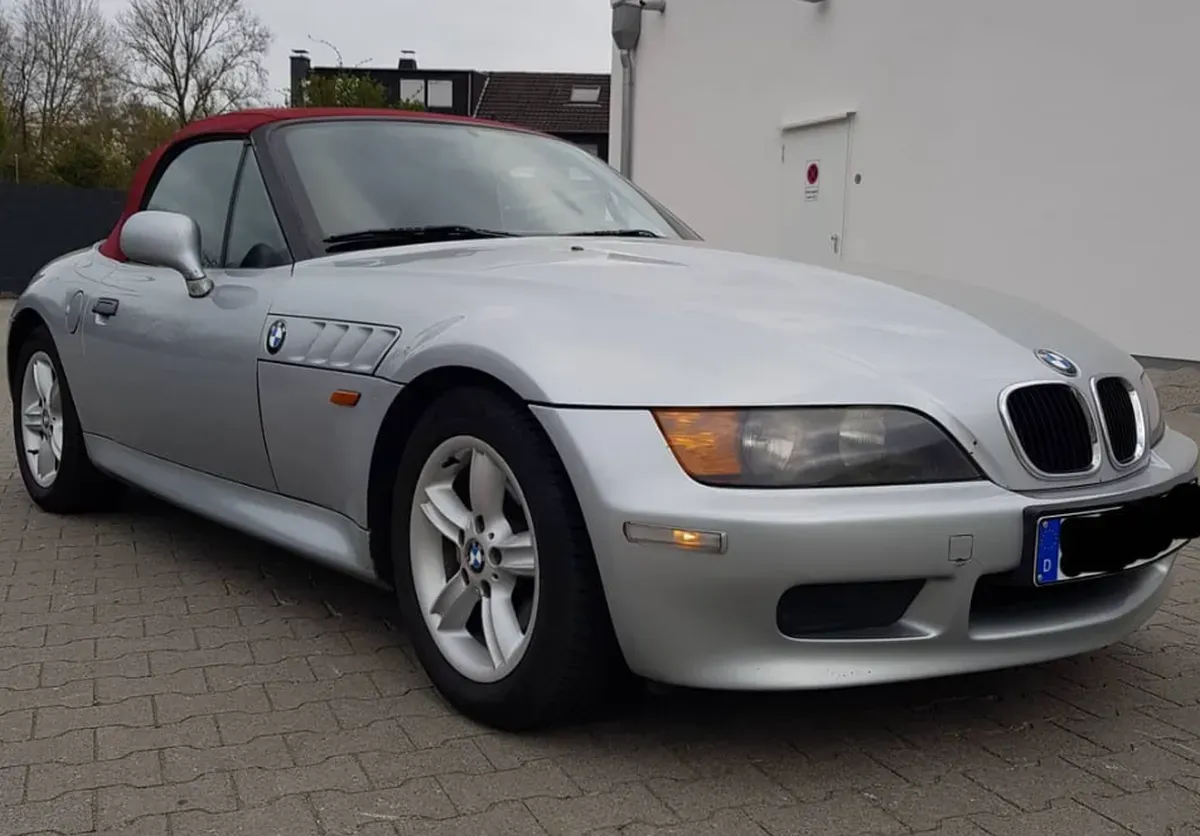 BMW Z3 Roadster Cabrio Silber mit Rotem Dach – Baujahr 1999 - Beifahrerseite Front