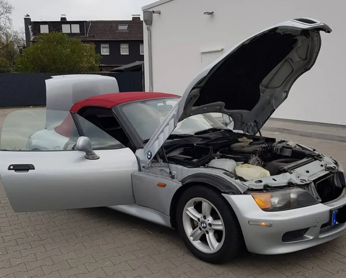 BMW Z3 Roadster Cabrio Silber mit Rotem Dach – Baujahr 1999 - Türen - Kofferraum - Dach - Motorhaube offen