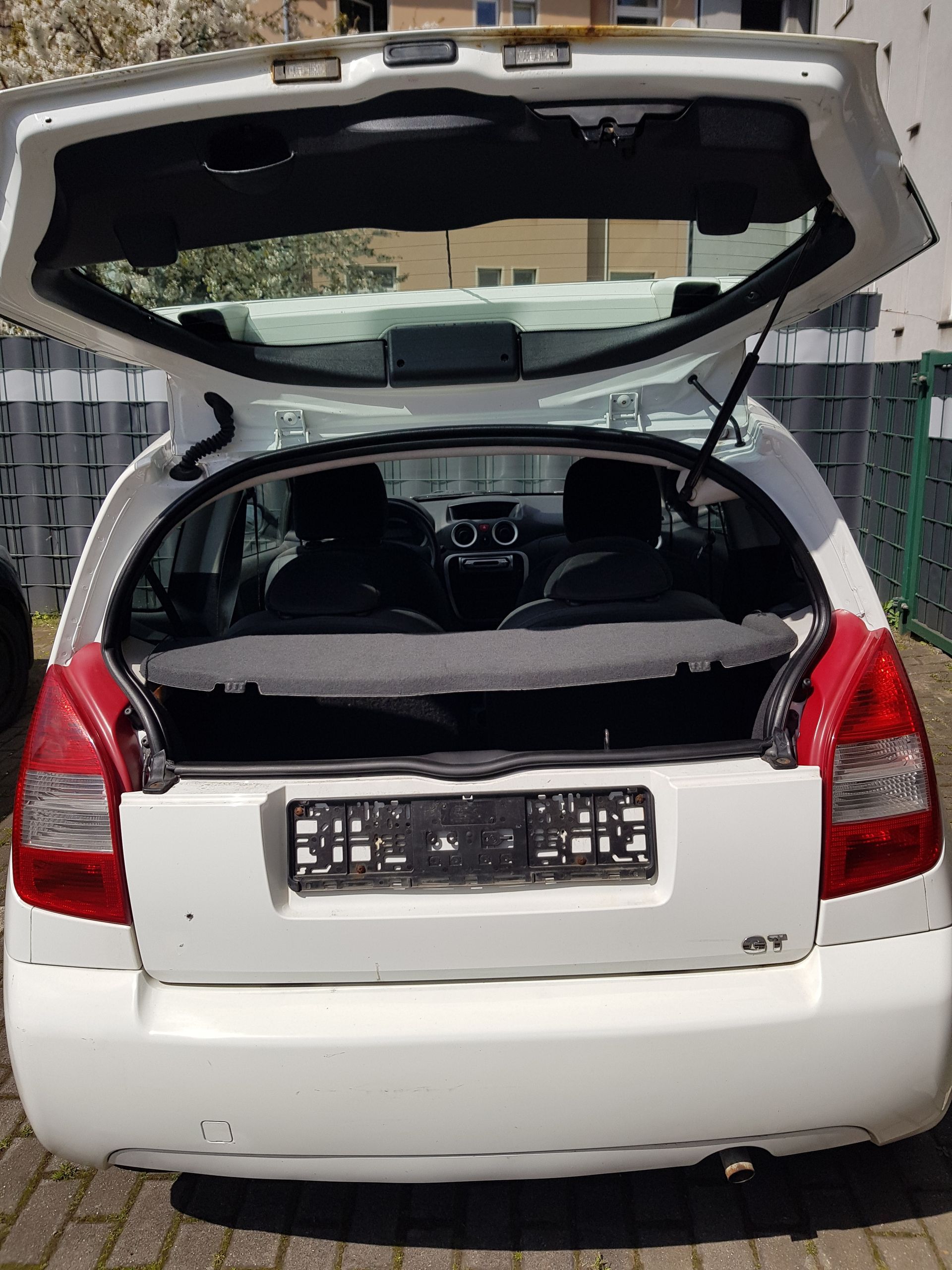 Citroen C2 VTR Weiß Baujahr 2007 Kofferraum Offen