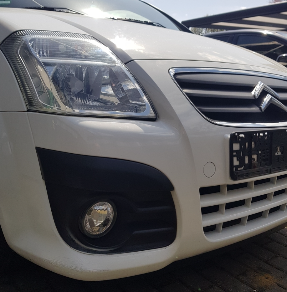 Citroen C2 VTR Weiß Baujahr 2007 Nebelscheinwerfer Front