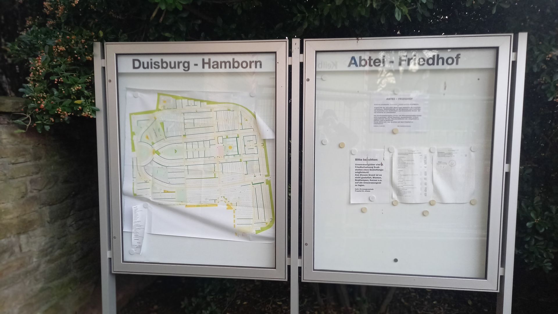 Duisburg Hamborn Abtei Friedhof Info Fenster