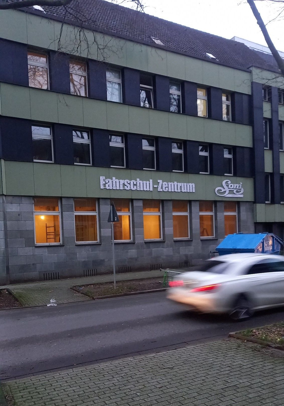 Sonis Fahrschul-Zentrum Duisburg  Sonis Fahrschule  (2)
