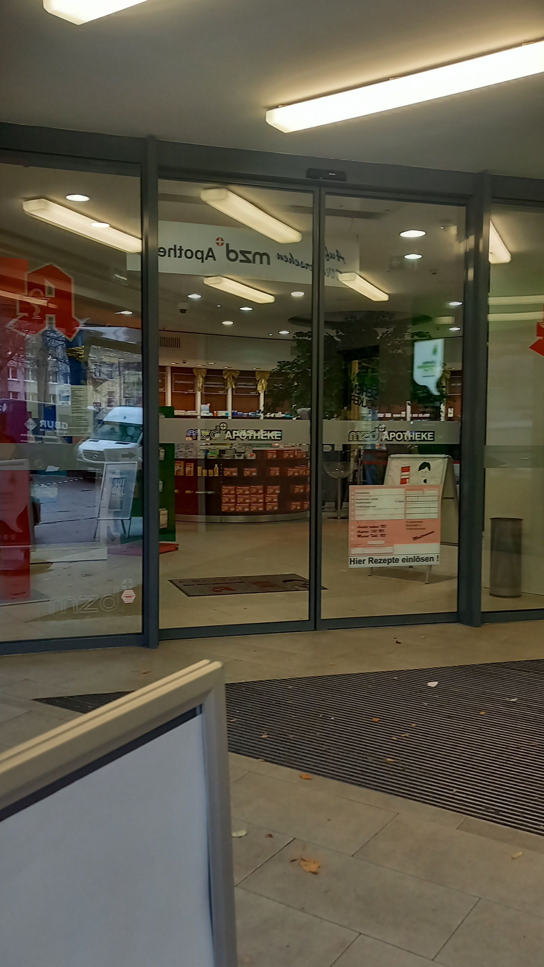 Duisburg Hamborn Altmarkt MZD Apotheke Eingang