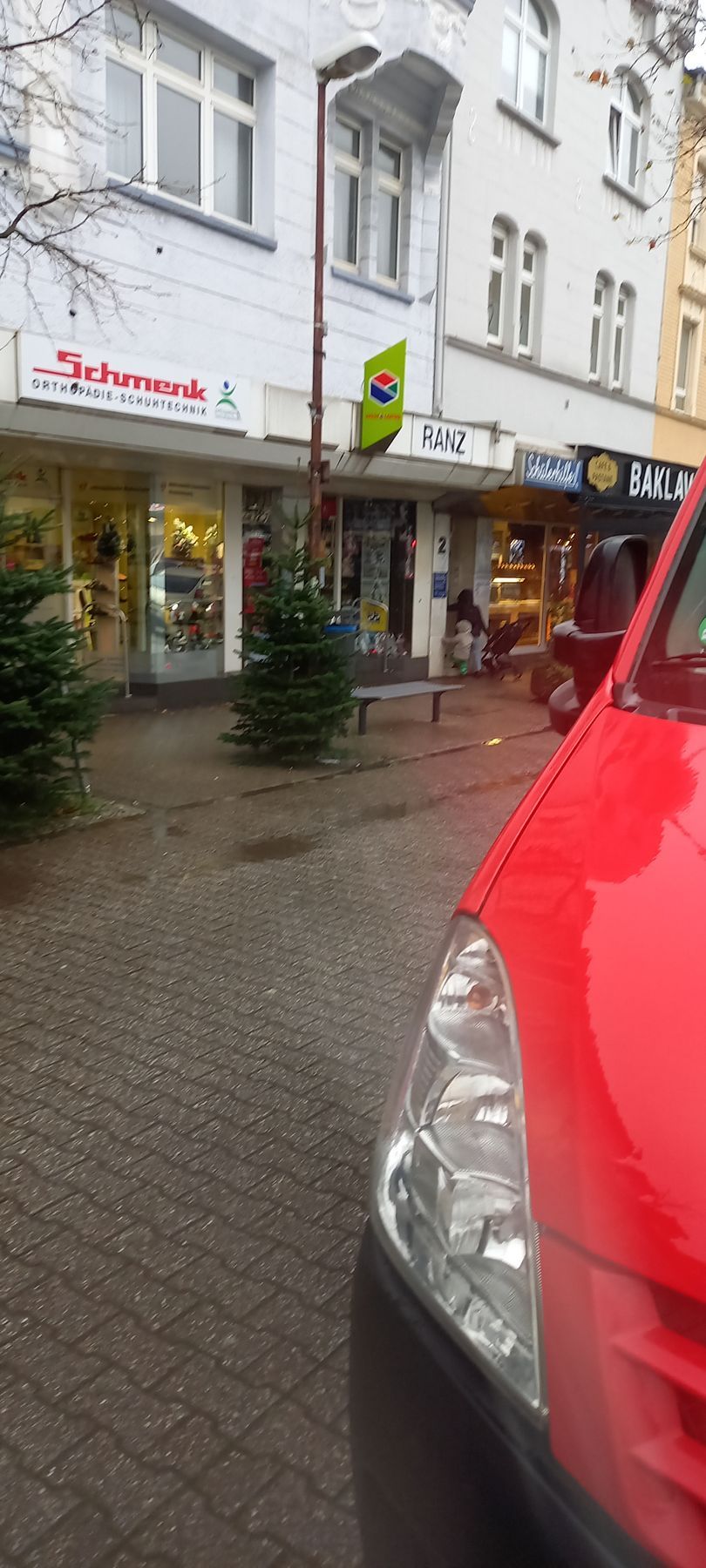 Duisburg Hamborn Altmarkt Jägerstraße Lebensmittel Geschäft und Bus