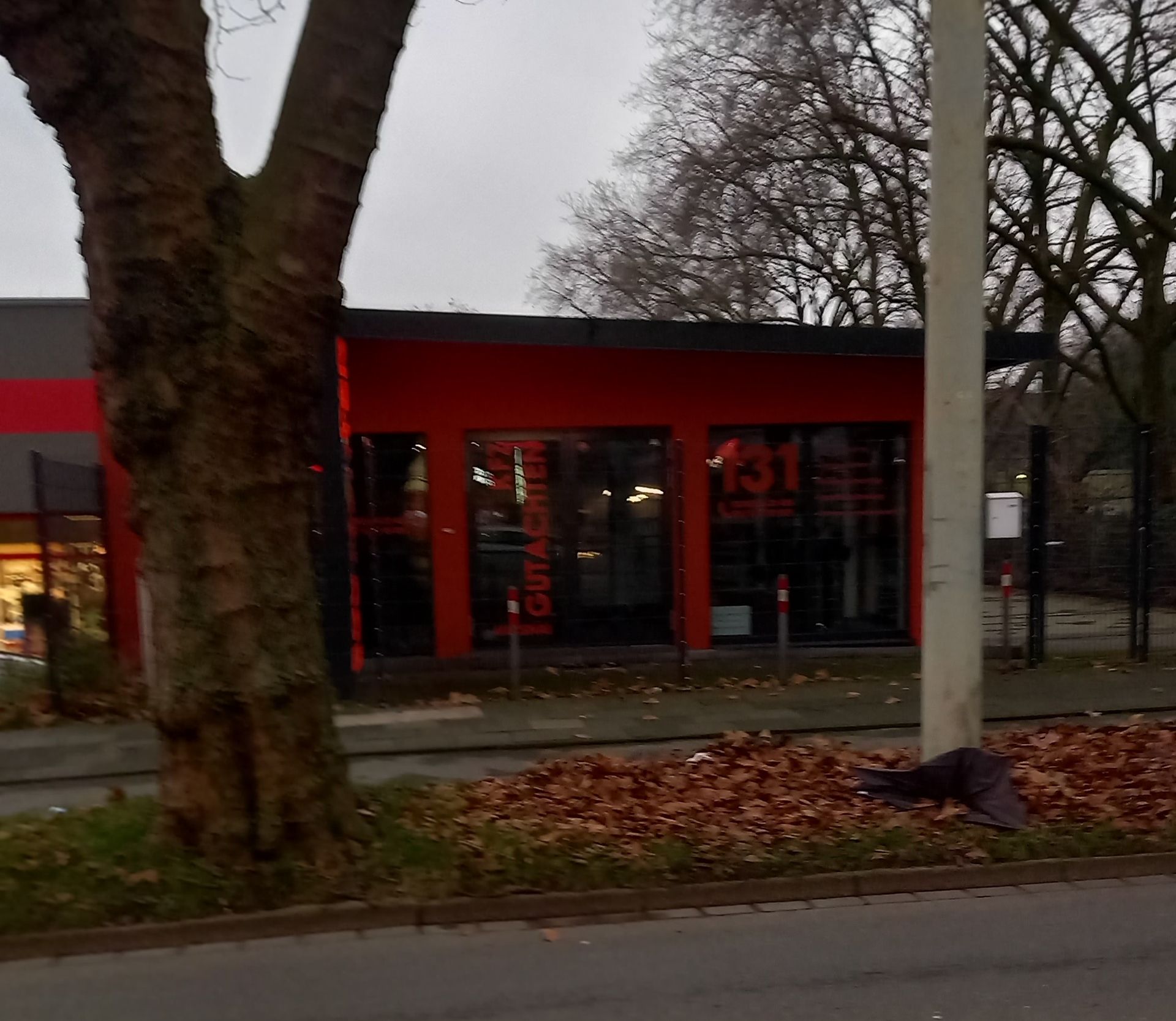 Duisburg Hamborn Duisburgerstraße KFZ Gutachter Muzsnai B8 Eingang