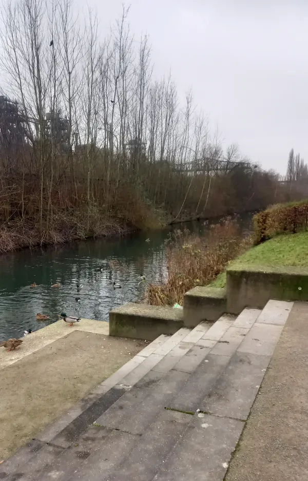 Treppen am Kanal im Landschaftspark