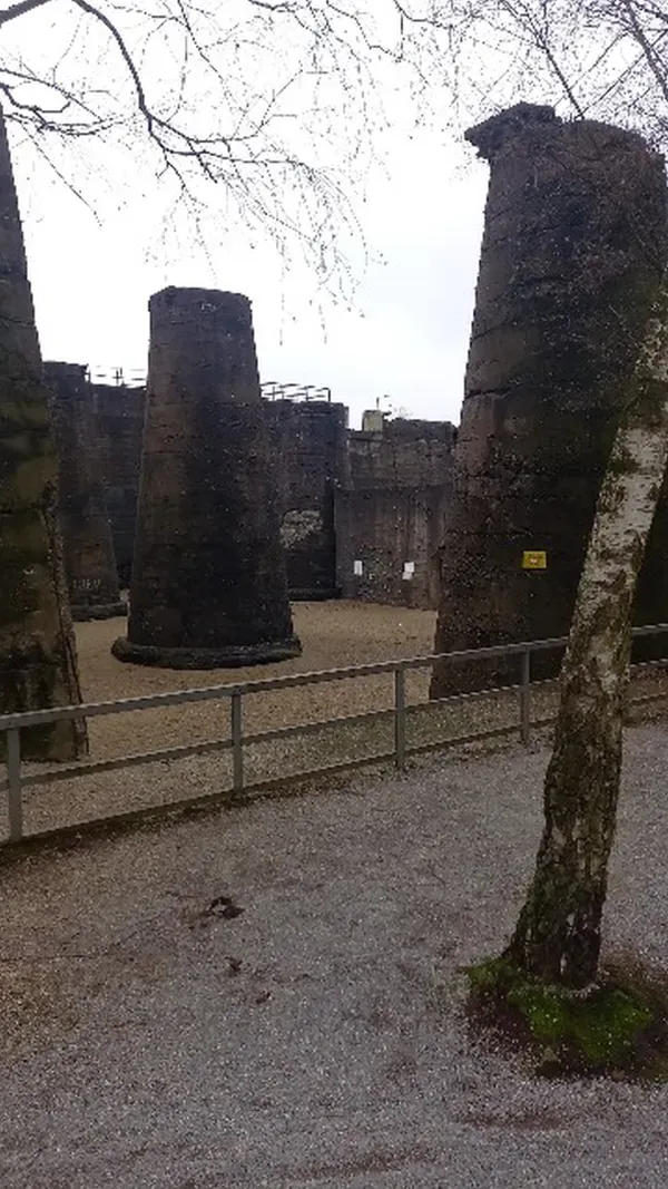  Kletterbereich mit Mauern im Landschaftspark