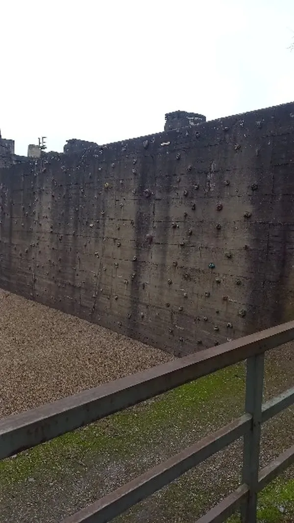 Kletterwand im Landschaftspark