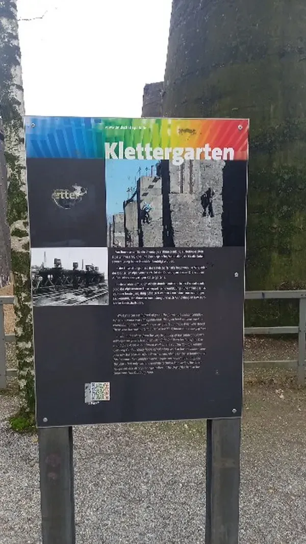Infotafel mit Übersicht im Landschaftspark