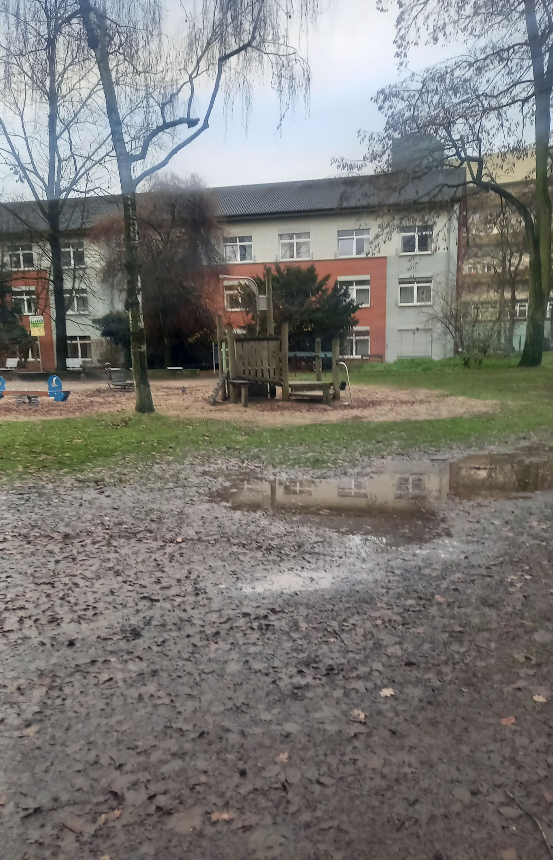 Duisburg Hamborn Spielplatz Schaukel Hufstraße