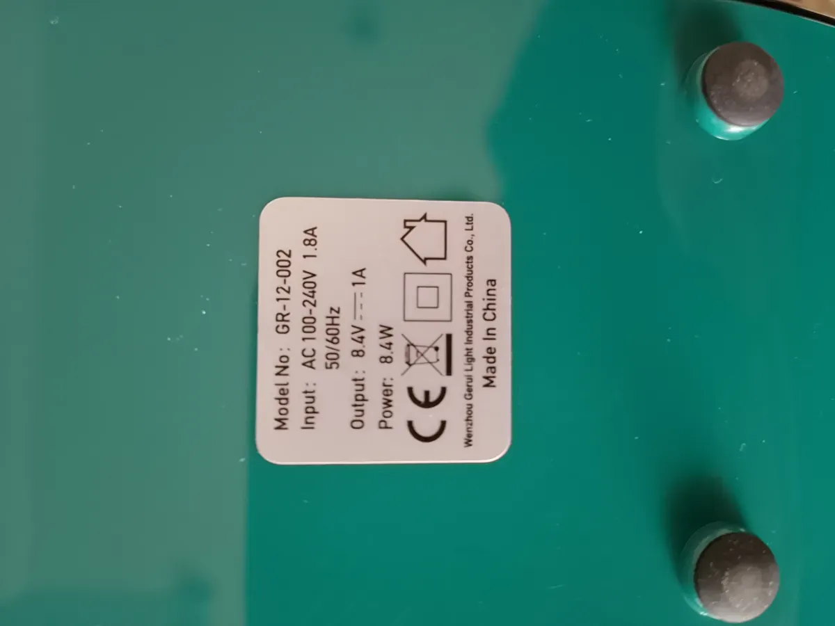 Elektrische Zigaretten-Rollmaschine GR - 12 - 002 - Rückseite Modell Name.