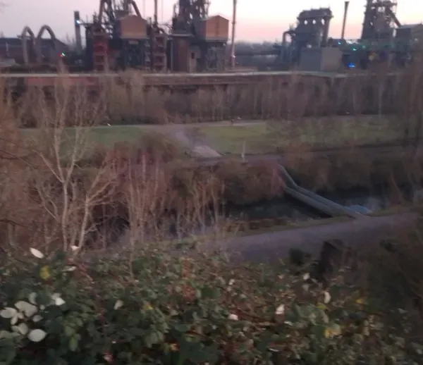  Industrieanlage im Landschaftspark bei Abend