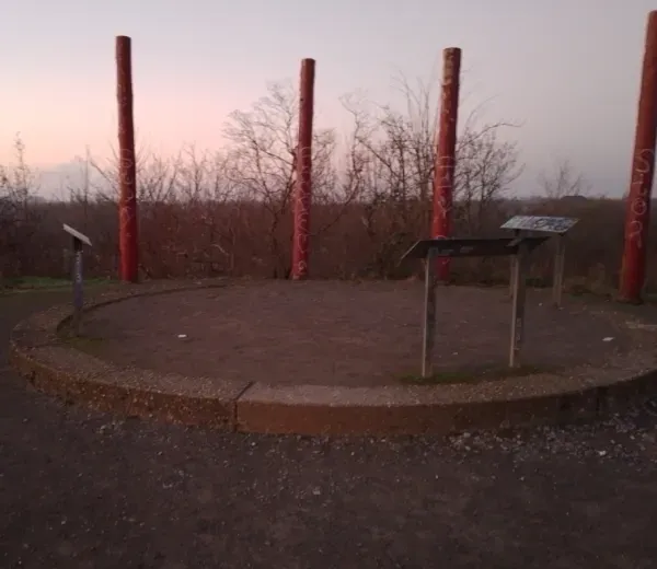  Rundplatz mit Säulen im Landschaftspark