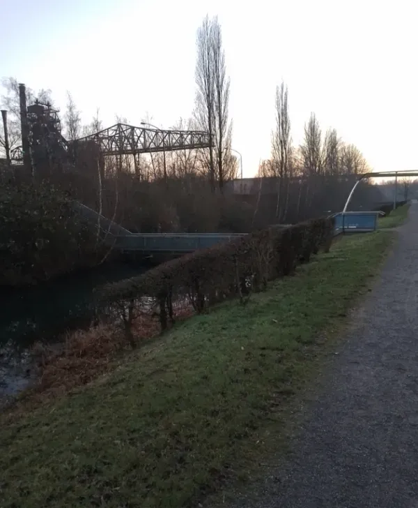 Weg am Kanal im Landschaftspark