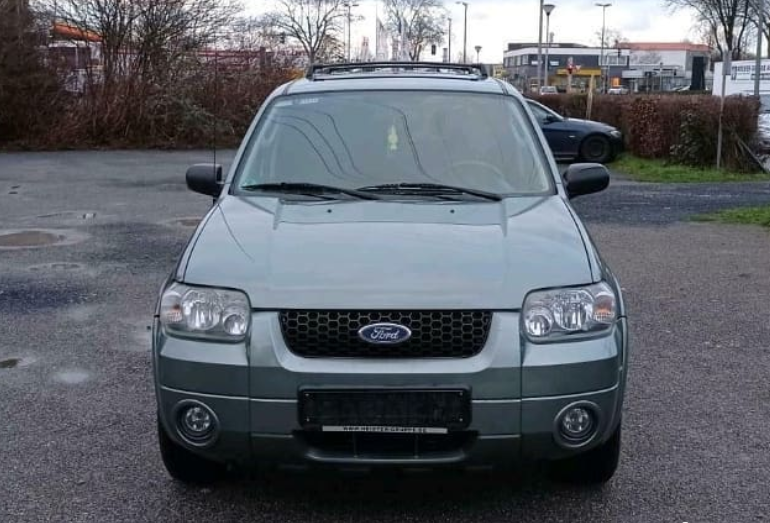 Ford Maverick XLT Baujahr 2002 Grün Frontansicht