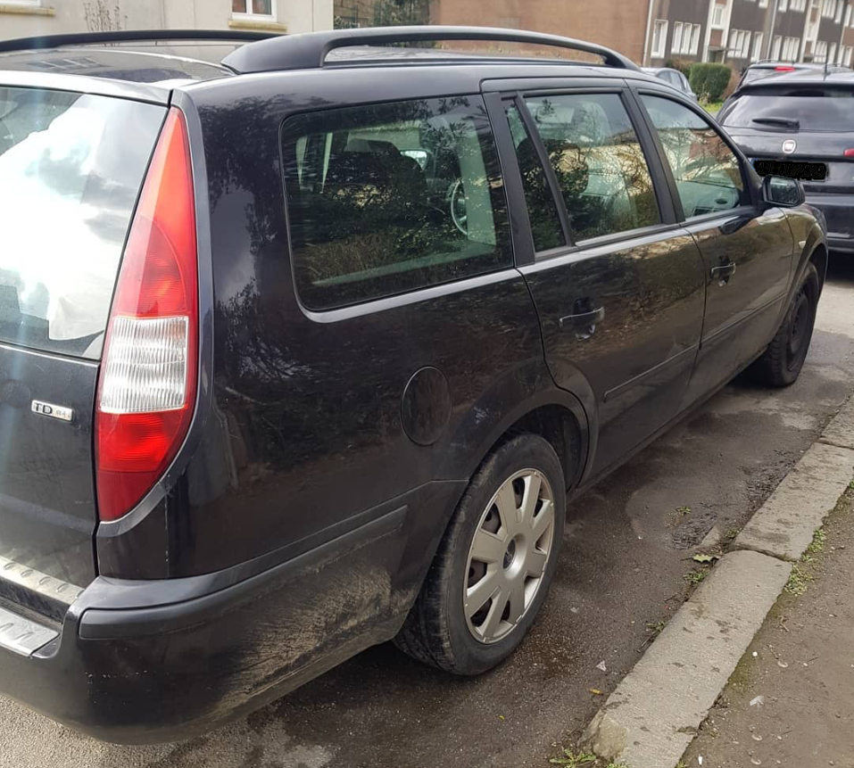 Ford Mondeo Kombi Baujahr 2003 Schwarz-Beifahrerseite