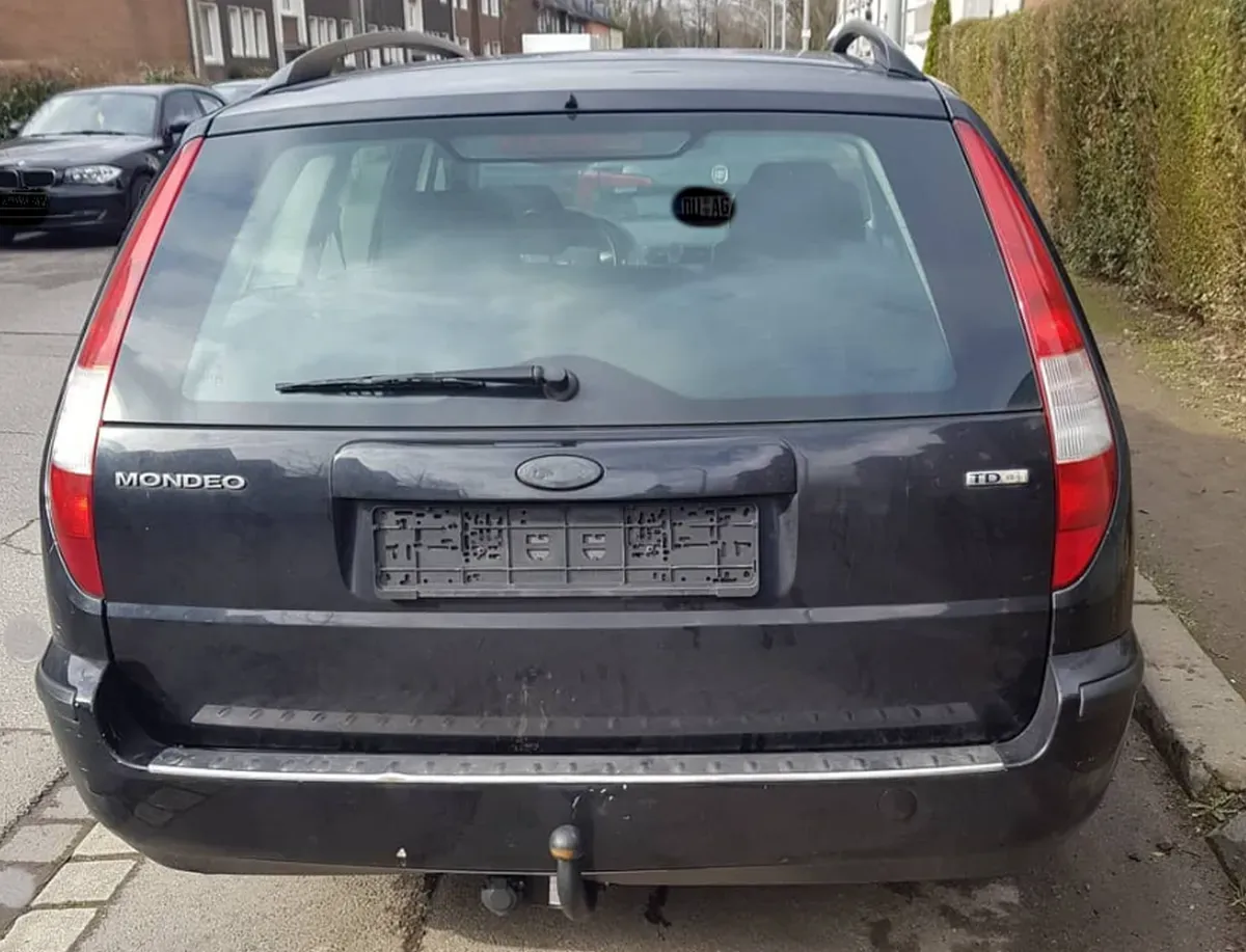 Ford Mondeo Kombi Schwarz Baujahr 2003 - Heck