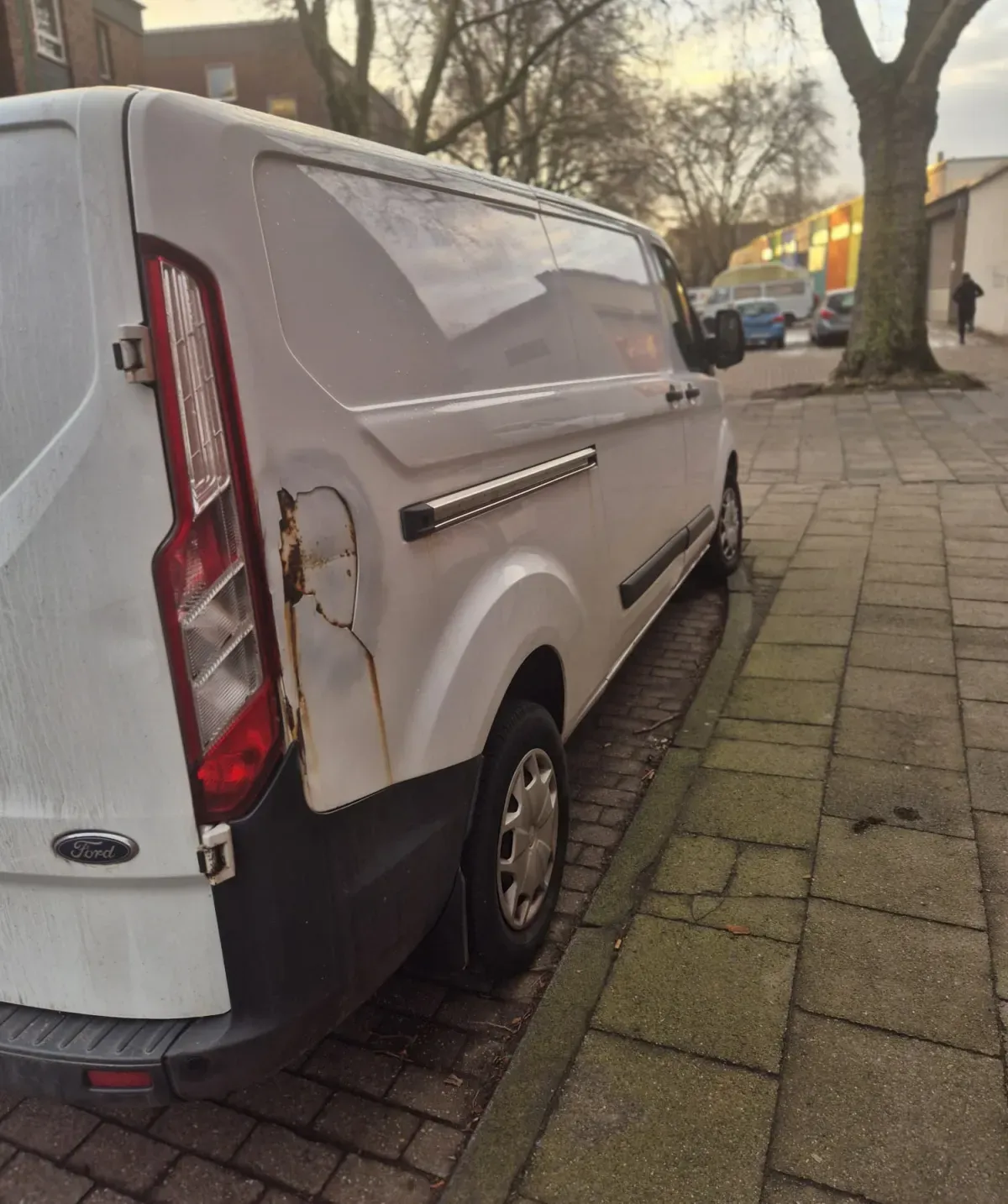 Ford Transit Custom Weiß – Baujahr 2015 - Heck - Beifahrerseite