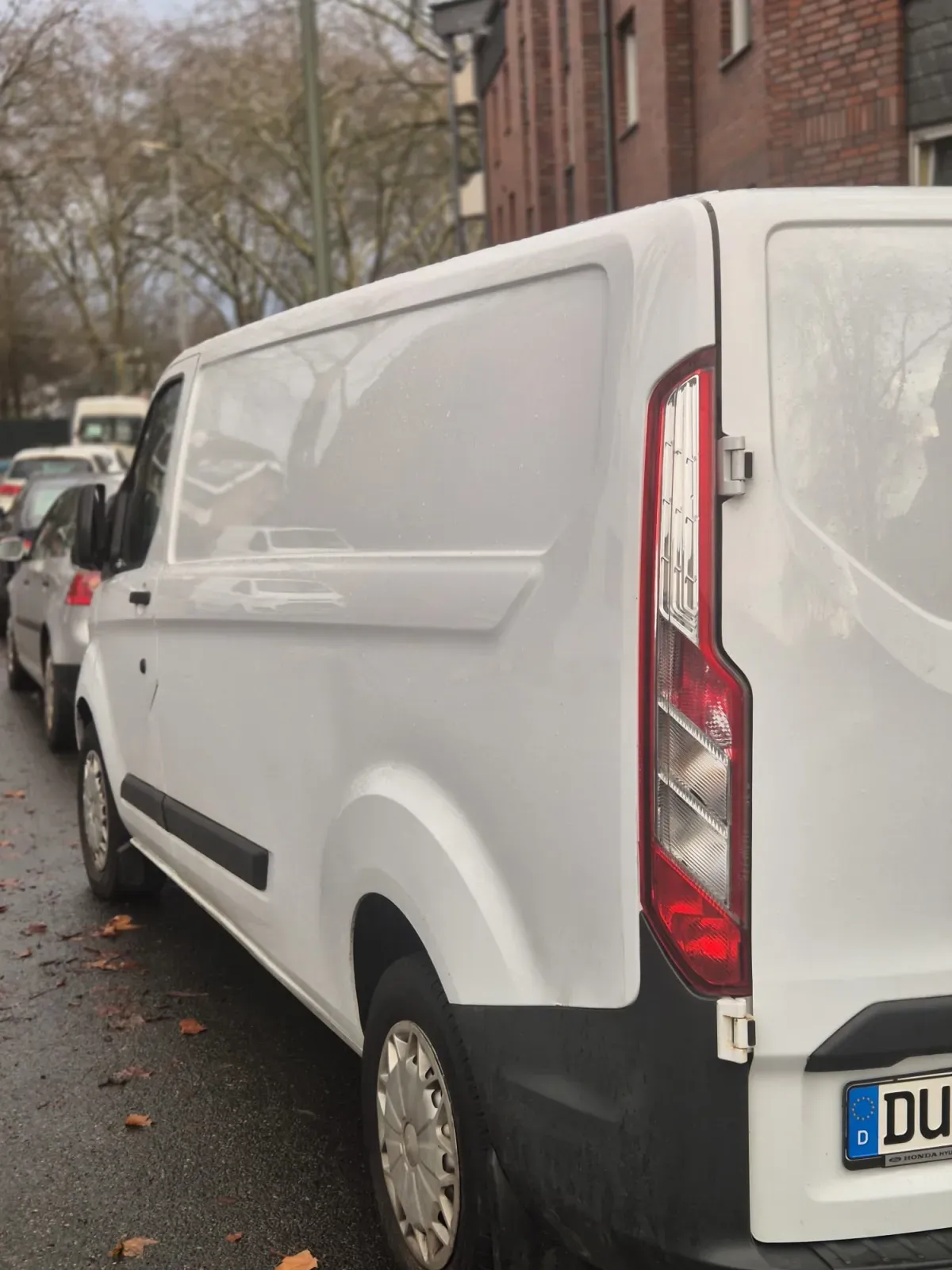 Ford Transit Custom Weiß – Baujahr 2017 - Fahrerseite und Heck