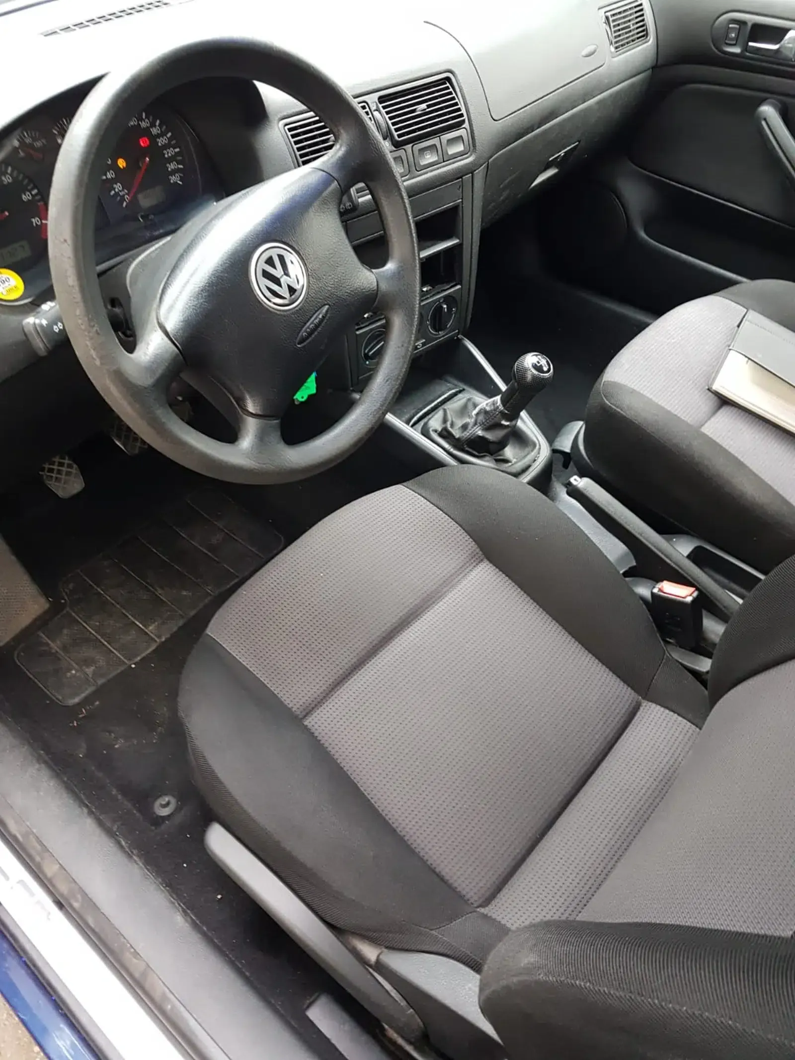 Golf 4  Baujahr 2000- Schalthebel-Fahrersitz-Lenkrad-Schalthebel