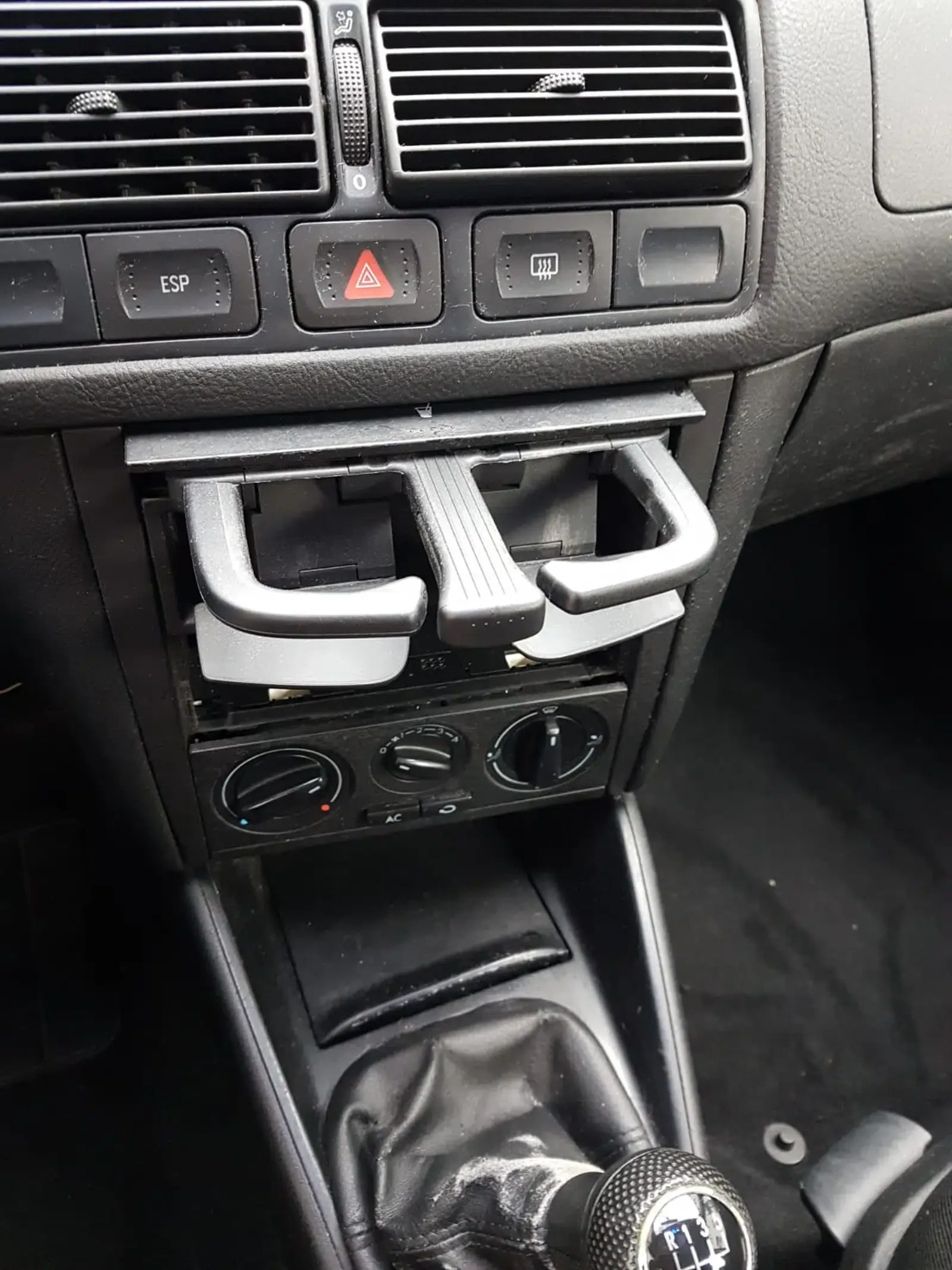 Golf 4  Baujahr 2000-Becherhalter-Schalthebel