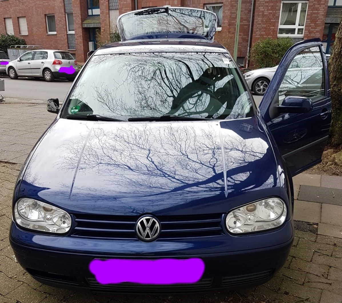 Golf 4 Baujahr 2000-Blau- Schalthebel-Front-Scheinwerfer
