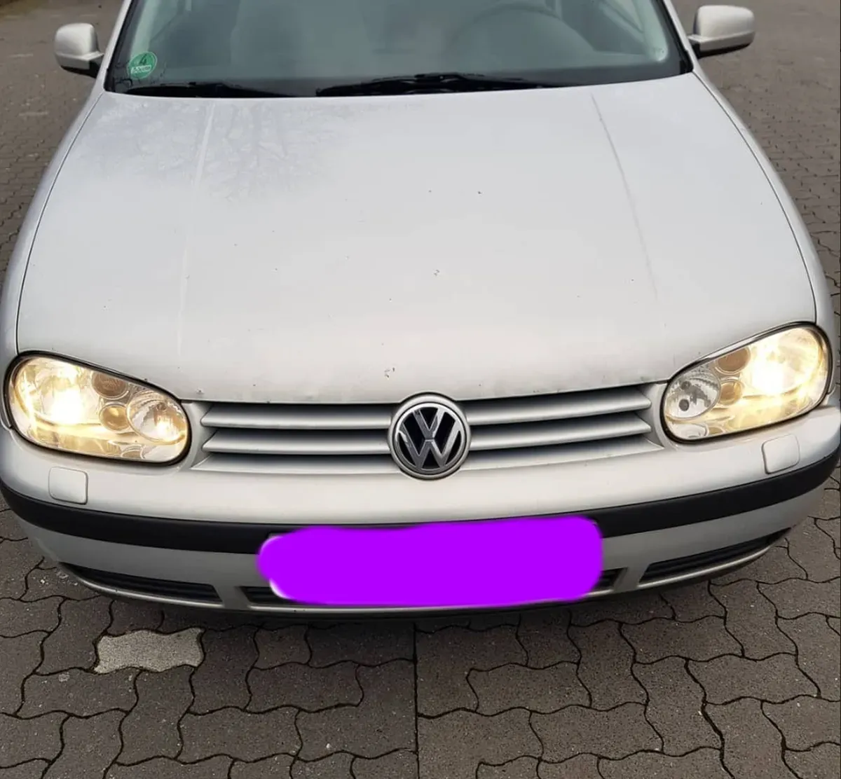 VW Golf4 Silber Front Scheinwerfer sind an 