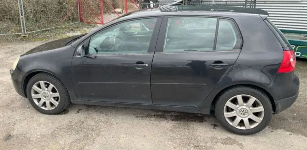 Golf 5 Baujahr 2004 Schwarz 5 Türer-Fahrerseite