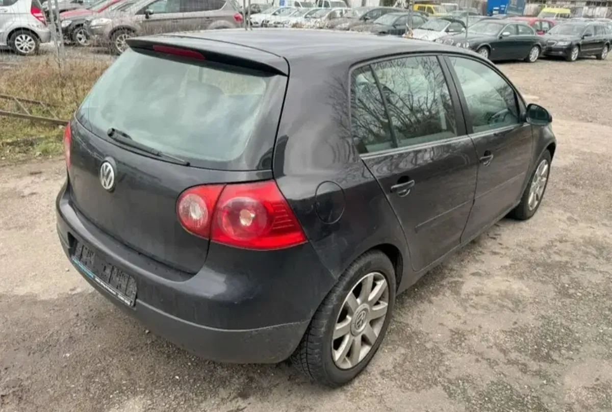VW Golf5 Schwarz Heck und Beifahrerseite