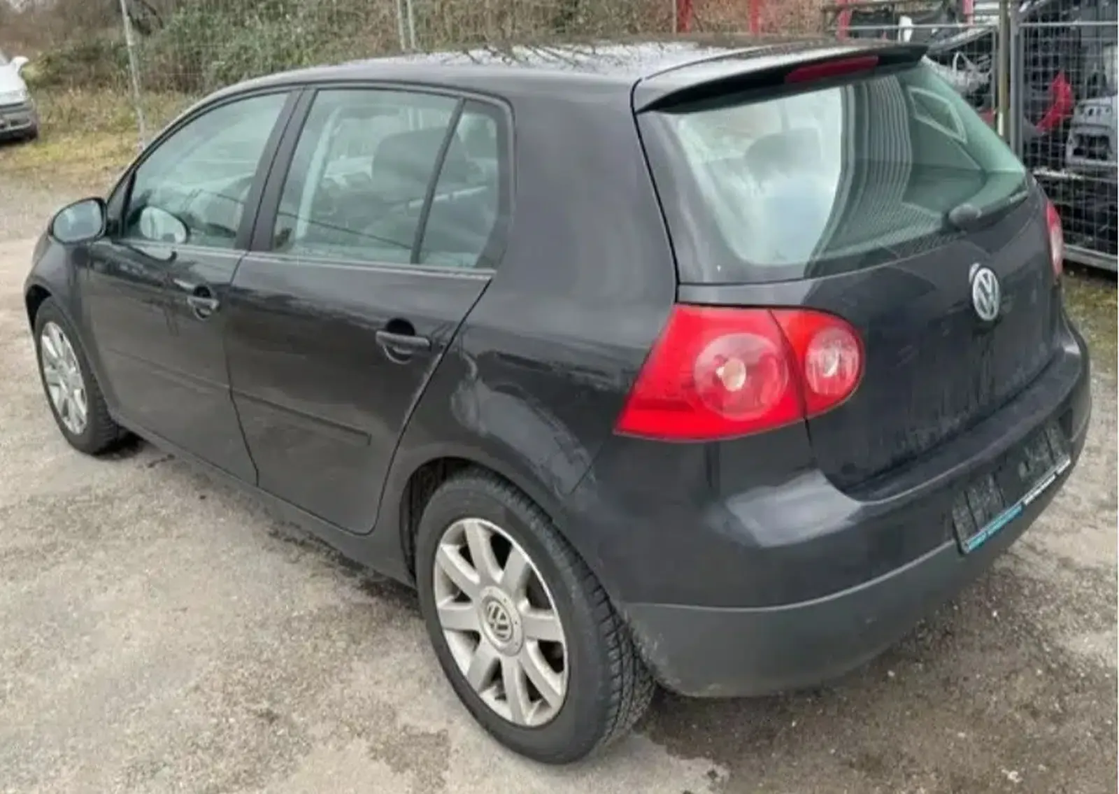 Golf 5 Baujahr 2004 Schwarz 5 Türer-Heck-Fahrerseite