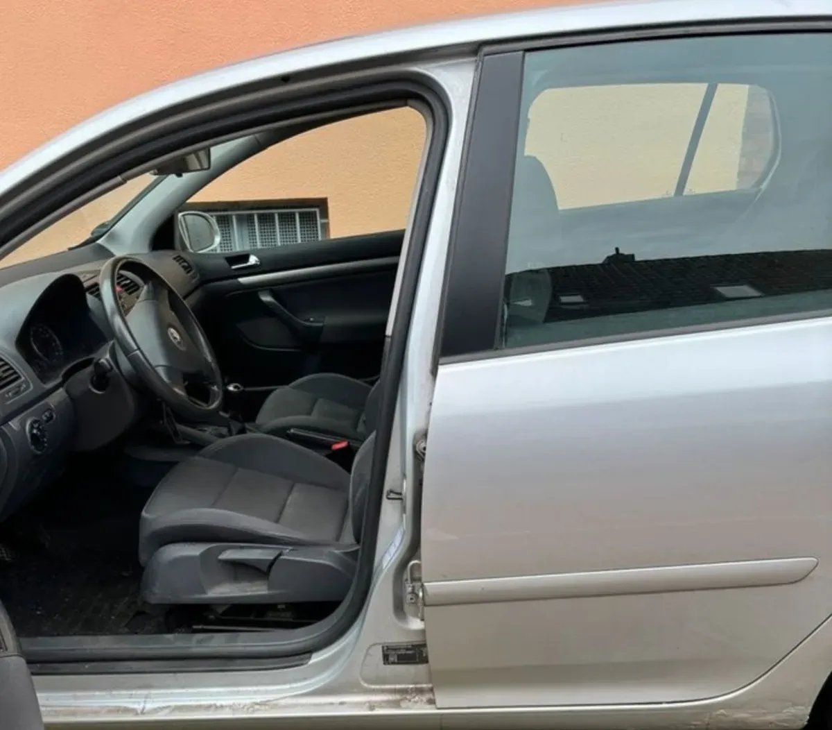 VW Golf5 Silber Fahrerseite Fahrer Tür offen