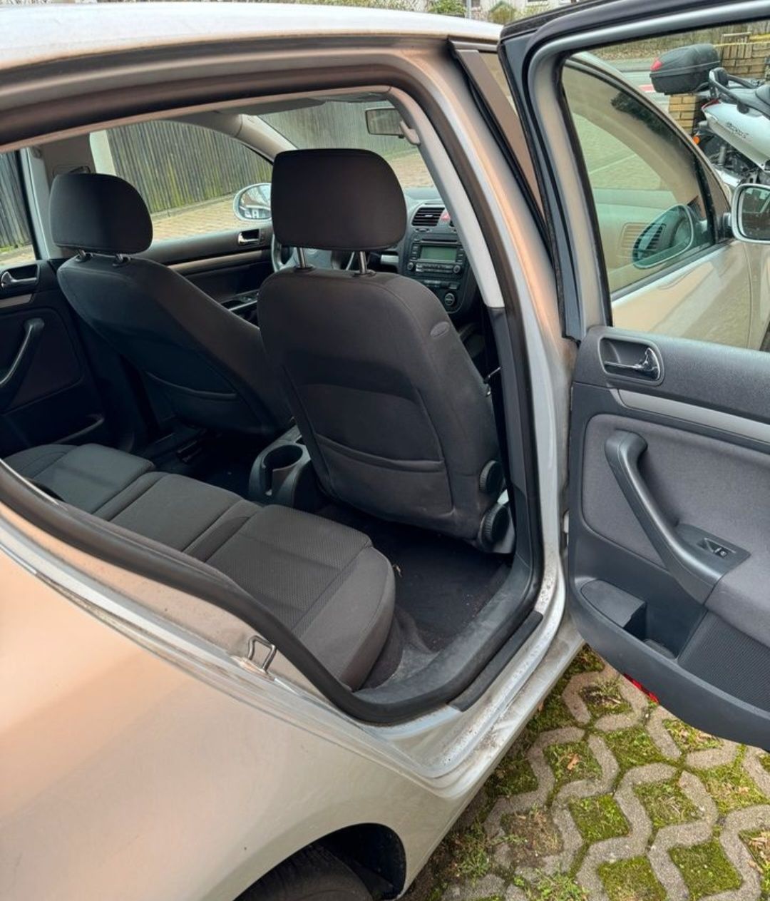 Golf 5 Baujahr 2004-Silber-5 Türer-Beifahrerseite Türen Heck offen