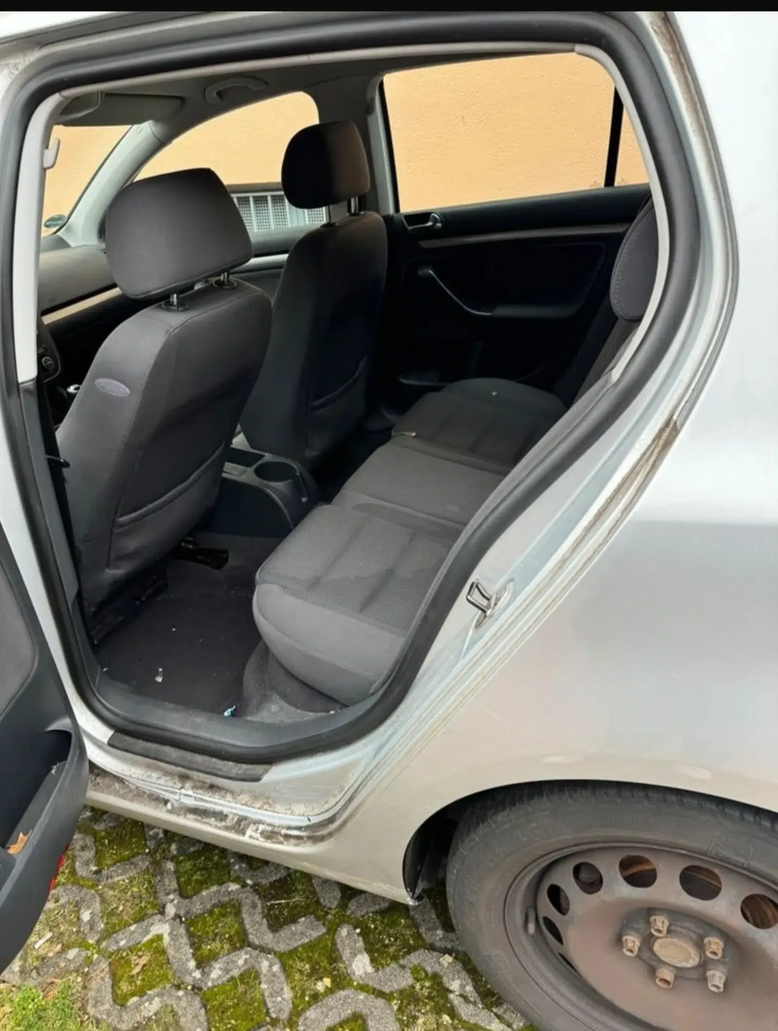 Golf 5 Baujahr 2004-Silber-5 Türer-Fahrerseite Türen Heck offen